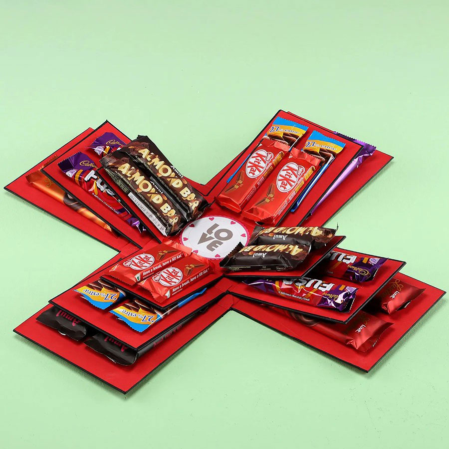 Amazon.com: Chocolate Works Happy Birthday Chocolate Card & Truffles  17-Piece Gift Box,12 ounces : Grocery & Gourmet Food