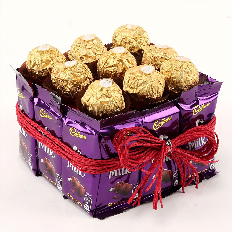 Kitkat Chocoltes With Holographic Candle - Online flowers delivery to  moradabad