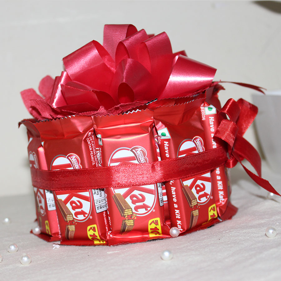 Via del Corso Classy 10 Kitkat Chocolate Bouquet for Gift any occassion  Paper Gift Box Price in India - Buy Via del Corso Classy 10 Kitkat  Chocolate Bouquet for Gift any occassion